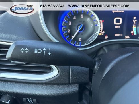 Used 2025 Chrysler Pacifica Select image 20