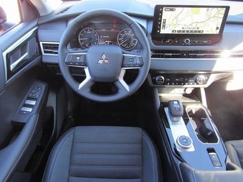 New 2026 Mitsubishi Outlander SE image 10