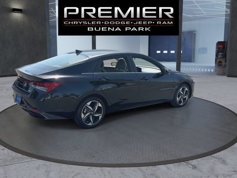 Used 2022 Hyundai Elantra Limited FWD image 9