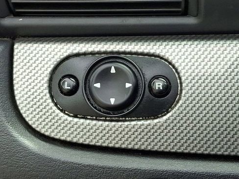 Used 2005 Chrysler Sebring GTC FWD image 9