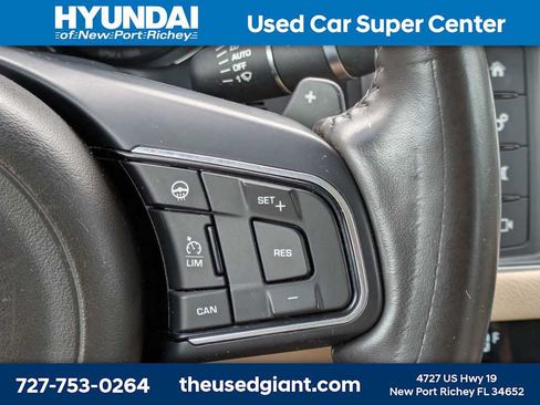 Used 2017 Jaguar XF RWD image 35