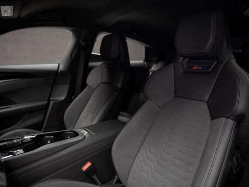 Used 2022 Audi RS e-tron GT w/ Carbon Performance Package image 61