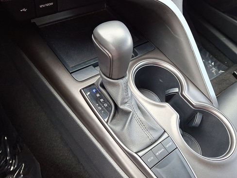Used 2023 Toyota Camry SE FWD image 13