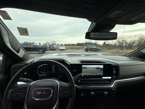 Used 2024 GMC Sierra 1500 SLT image 27