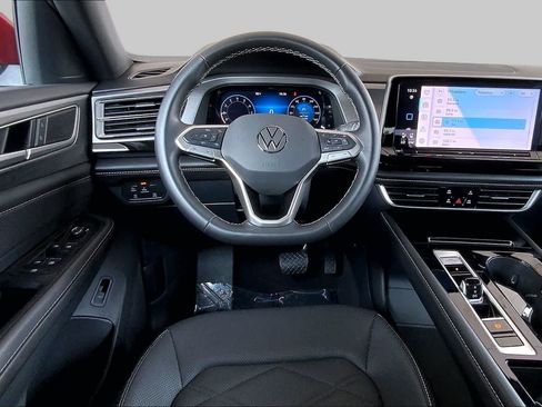 Used 2025 Volkswagen Atlas Cross Sport SE FWD image 6