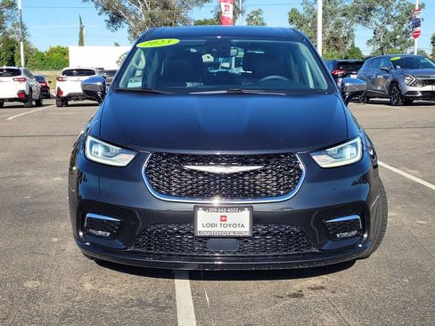 Used 2023 Chrysler Pacifica Limited FWD image 2