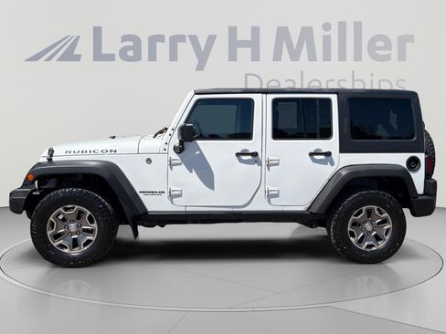 Used 2017 Jeep Wrangler Unlimited Rubicon w/ Connectivity Group AWD/4WD image 2
