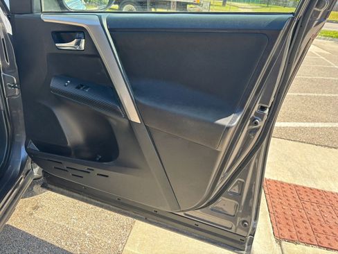 Used 2014 Toyota RAV4 XLE AWD/4WD image 22
