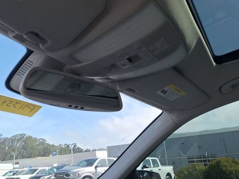 Used 2014 Mercedes-Benz E 350 4MATIC Sedan image 12
