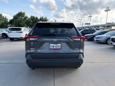 Used 2024 Toyota RAV4 XLE w/ Convenience Package FWD image 4