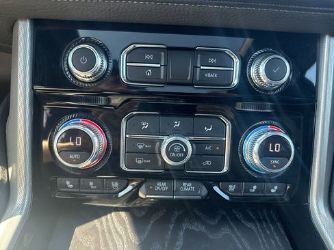 Used 2021 GMC Yukon XL Denali image 25