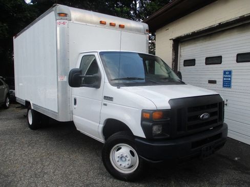 Used 2016 Ford E-350 and Econoline 350 Super Duty w/ Power Windows & Locks Group image 2