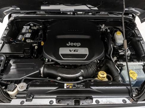 Certified 2018 Jeep Wrangler Unlimited Sahara w/ Connectivity Group AWD/4WD image 3