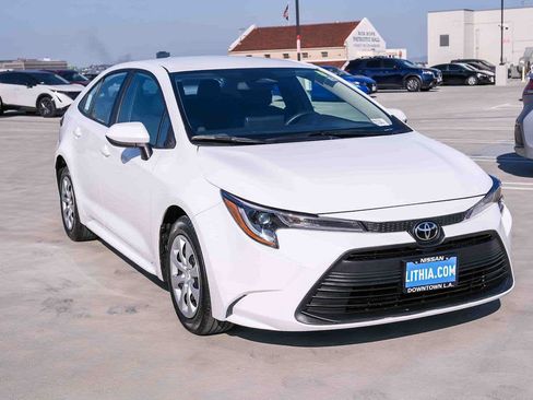 Used 2025 Toyota Corolla LE FWD image 3