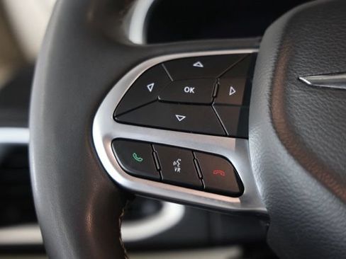 Used 2024 Chrysler Pacifica Touring-L FWD image 30