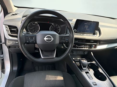 Used 2025 Nissan Rogue SV FWD image 13