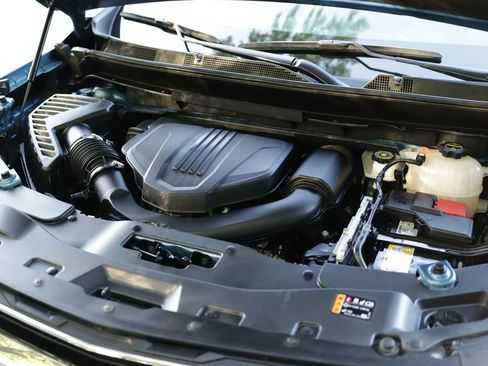 Used 2025 Chevrolet Traverse LT AWD/4WD image 36