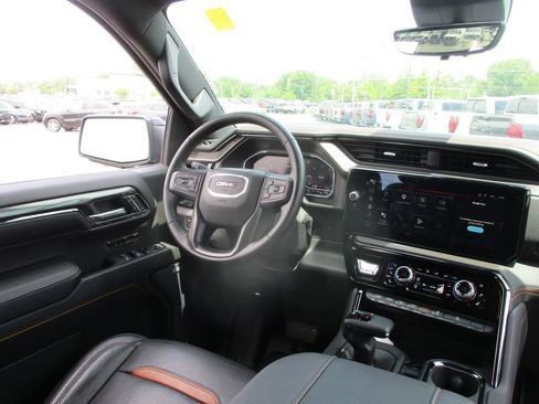 Used 2024 GMC Sierra 1500 AT4 w/ AT4 Premium Package AWD/4WD image 26