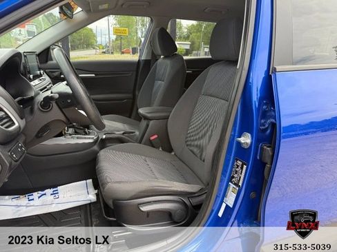 Used 2023 Kia Seltos LX AWD/4WD image 12