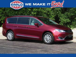 Used 2017 Chrysler Pacifica Touring-L FWD video 1