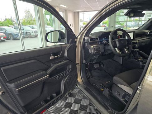 Used 2024 Toyota Tacoma TRD Off-Road AWD/4WD image 17