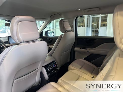 Used 2020 Lincoln Aviator 2WD image 26