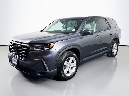 Certified 2023 Honda Pilot LX image 3