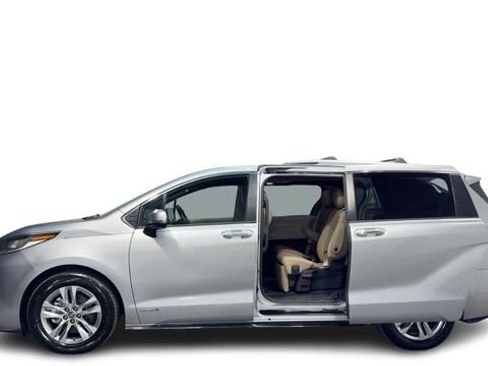 Used 2021 Toyota Sienna Limited FWD image 8