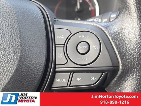 Used 2025 Toyota RAV4 XLE FWD image 31