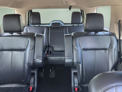 Used 2024 Ford Expedition XLT AWD/4WD image 16