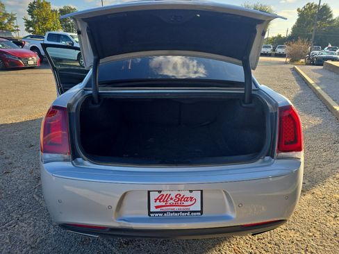 Used 2022 Chrysler 300 Touring L w/ Comfort Group image 19