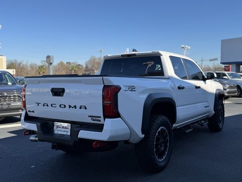 Used 2025 Toyota Tacoma TRD Off-Road image 7