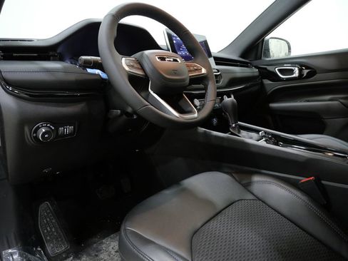 New 2026 Jeep Compass Latitude image 12