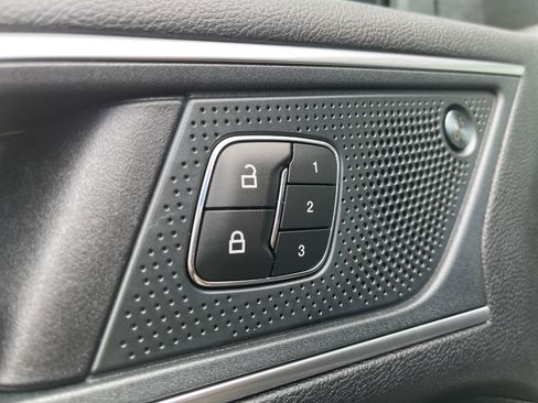 Used 2024 Ford Edge Titanium image 19