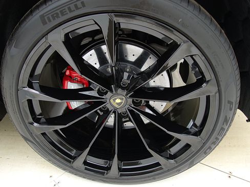 Used 2022 Lamborghini Urus AWD/4WD image 58