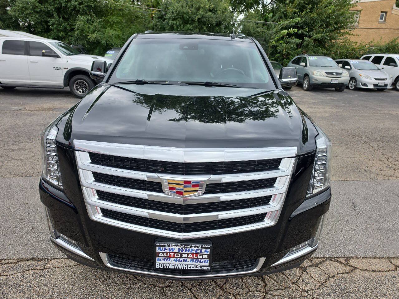 Used 2018 Cadillac Escalade Luxury AWD/4WD image 5