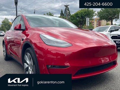 Used 2023 Tesla Model Y Long Range AWD/4WD image 1