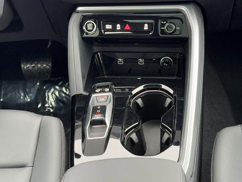Used 2025 Audi Q5 Premium w/ Convenience Package image 14