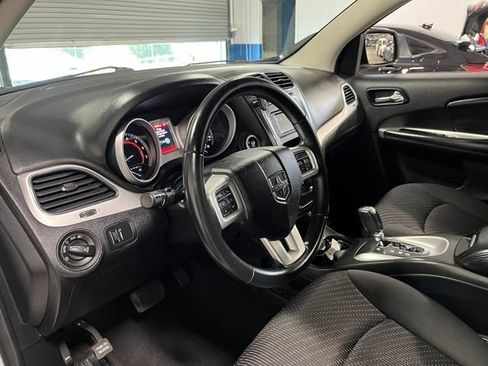 Used 2017 Dodge Journey SXT w/ Chrome Appearance Group FWD image 22