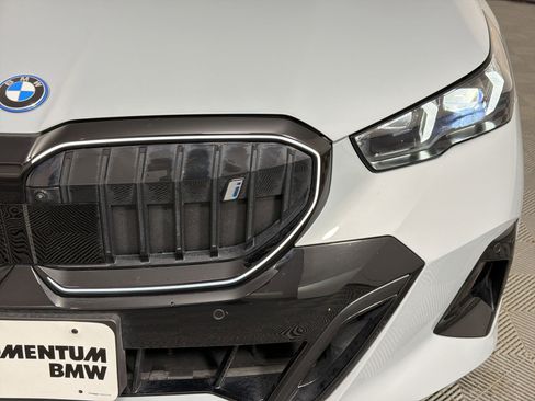 Used 2025 BMW i5 eDrive40i w/ Executive Package RWD image 11