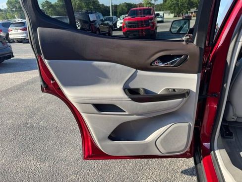 Used 2019 GMC Acadia SLT w/ LPO, Floor Liner Package FWD image 15