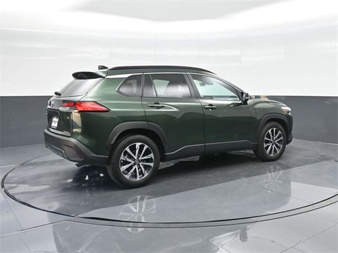 Used 2025 Toyota Corolla Cross XLE image 15