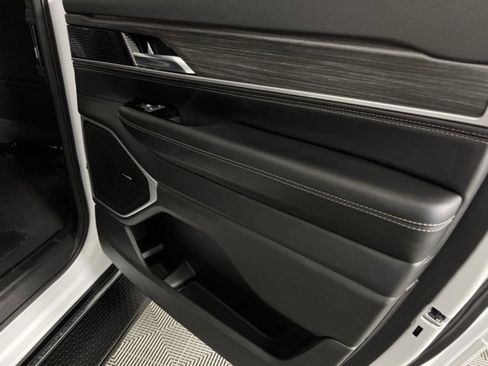 Used 2023 Jeep Wagoneer L Series III w/ Preferred Equipment Group image 25