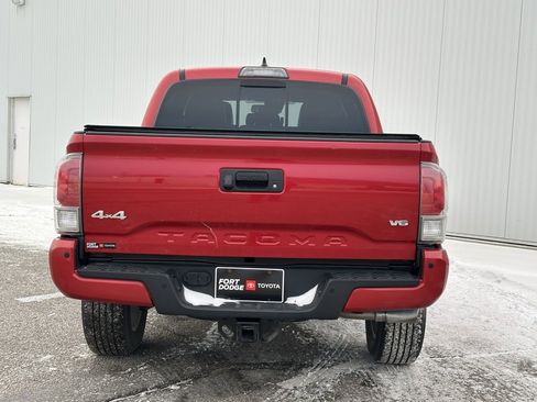 Used 2019 Toyota Tacoma Limited image 4