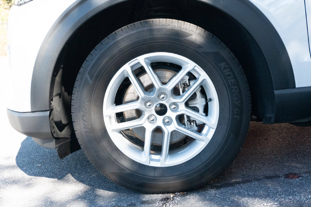 Used 2025 Ford Explorer Active RWD image 2