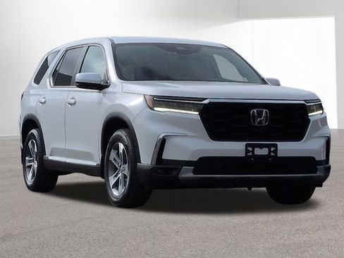 Used 2025 Honda Pilot EX-L image 3