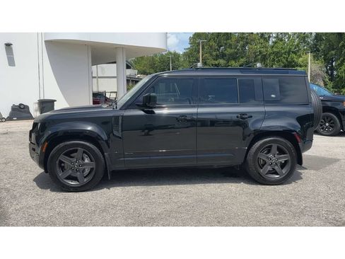 Used 2021 Land Rover Defender 110 X-Dynamic SE AWD/4WD image 5