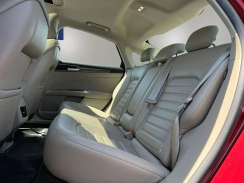 Used 2018 Ford Fusion SE w/ Fusion SE Technology Package FWD image 32