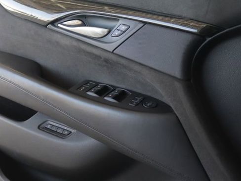 Used 2017 Cadillac Escalade Platinum image 22