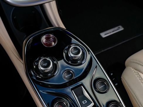 Used 2021 McLaren GT image 25